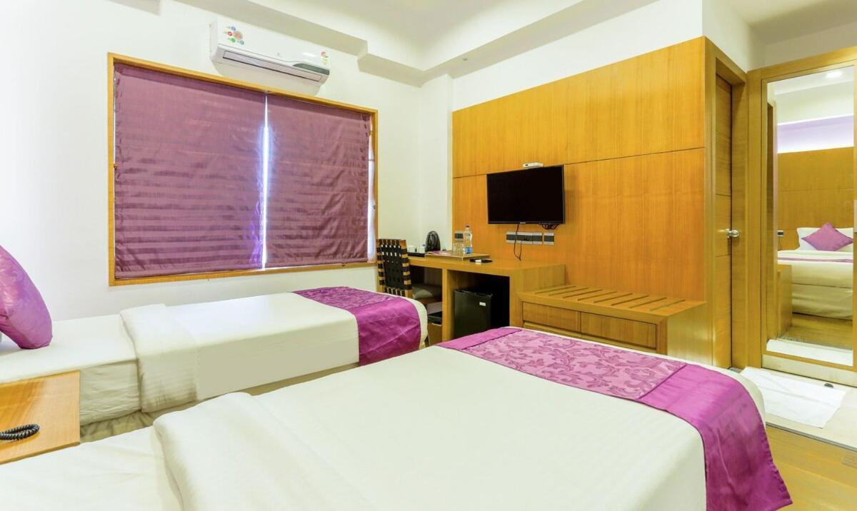 Medora Hotel Kozhikode Zewnętrze zdjęcie