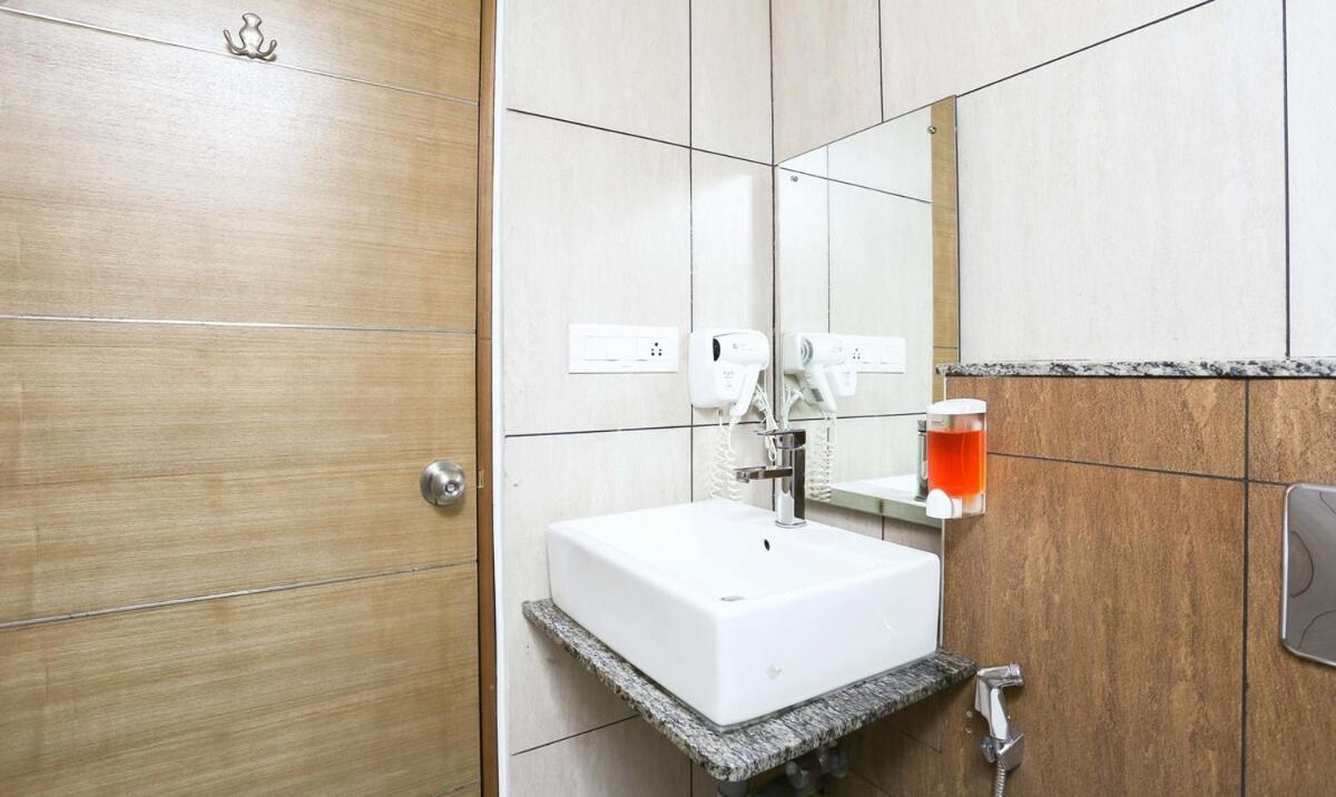 Medora Hotel Kozhikode Zewnętrze zdjęcie
