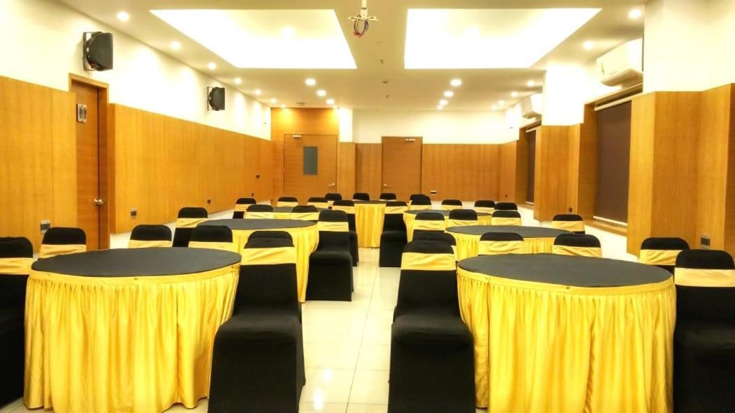 Medora Hotel Kozhikode Zewnętrze zdjęcie